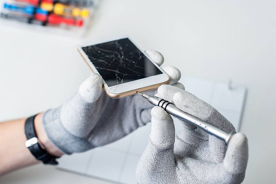 5 Perks Of Going For The Iphone Repair Centers For Your Iphone